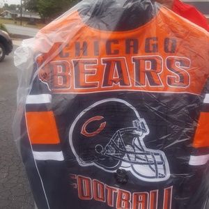 CHICAGO BEARS JACKET AND SNAPBACK CAP